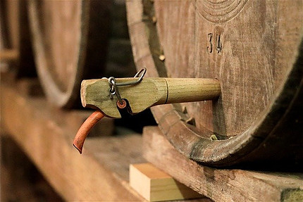 Do you know the origin of the wooden barrels for wine?
